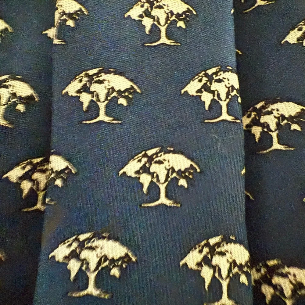 Vineyard Vines Navy and White Men's Tie